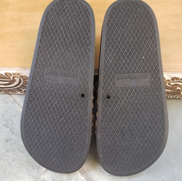 Casual Chic True Religion Crystal Leopard Slides - Picture 9 of 9